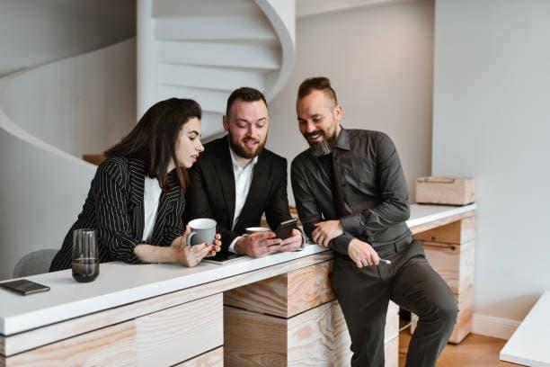 Teljes útmutató az eldobható e cigi használatához 2025 előnyök, kockázatok, árak és vásárlási tippek